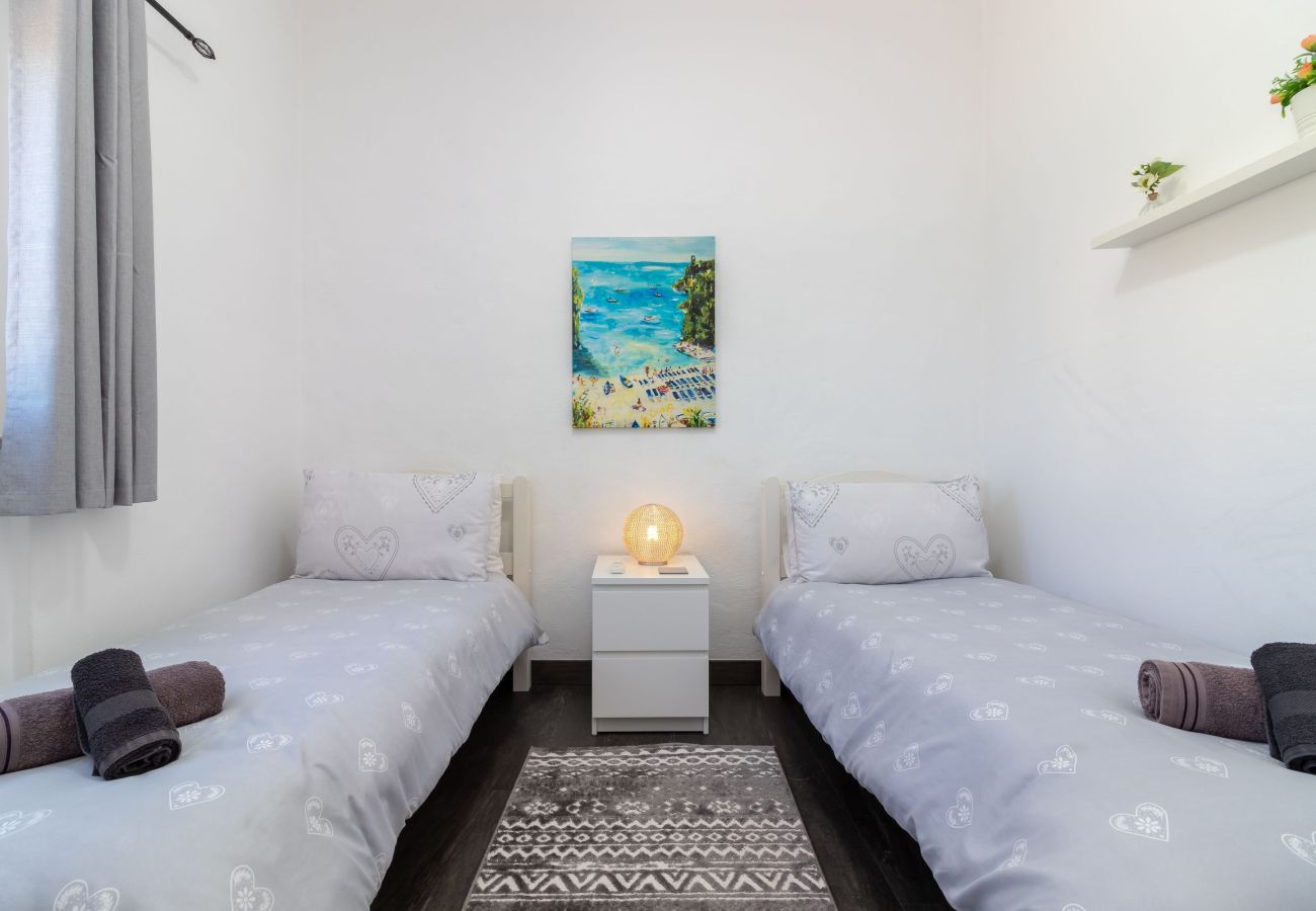 Villa in Carvoeiro - Casa Pachorrenta - Private swimming pool & walking distance to beach & amenities