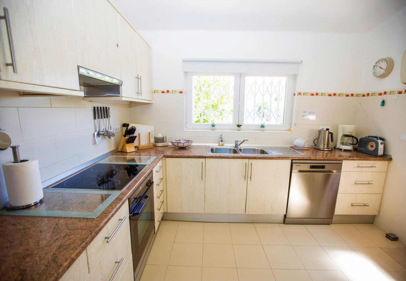 Villa in Carvoeiro - Casa do Verao - Heated swimming pool, ping pong table, walking distance to beach