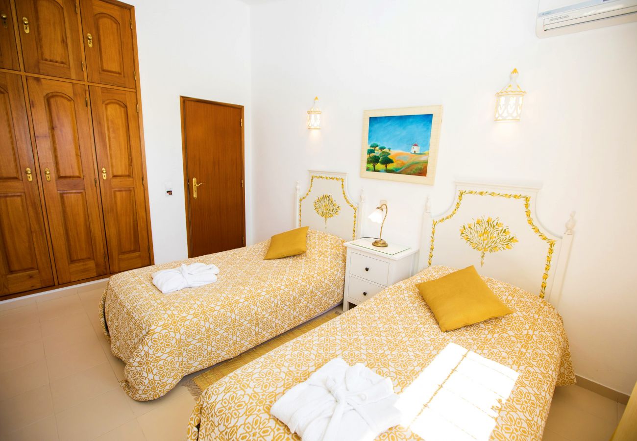 Villa in Carvoeiro - Casa do Verao - Heated swimming pool, ping pong table, walking distance to beach