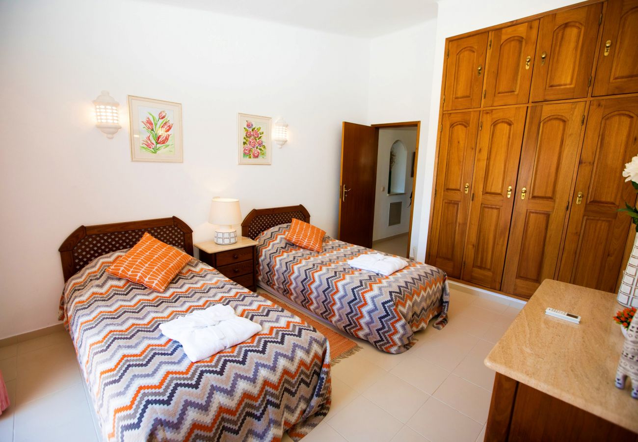 Villa in Carvoeiro - Casa do Verao - Heated swimming pool, ping pong table, walking distance to beach