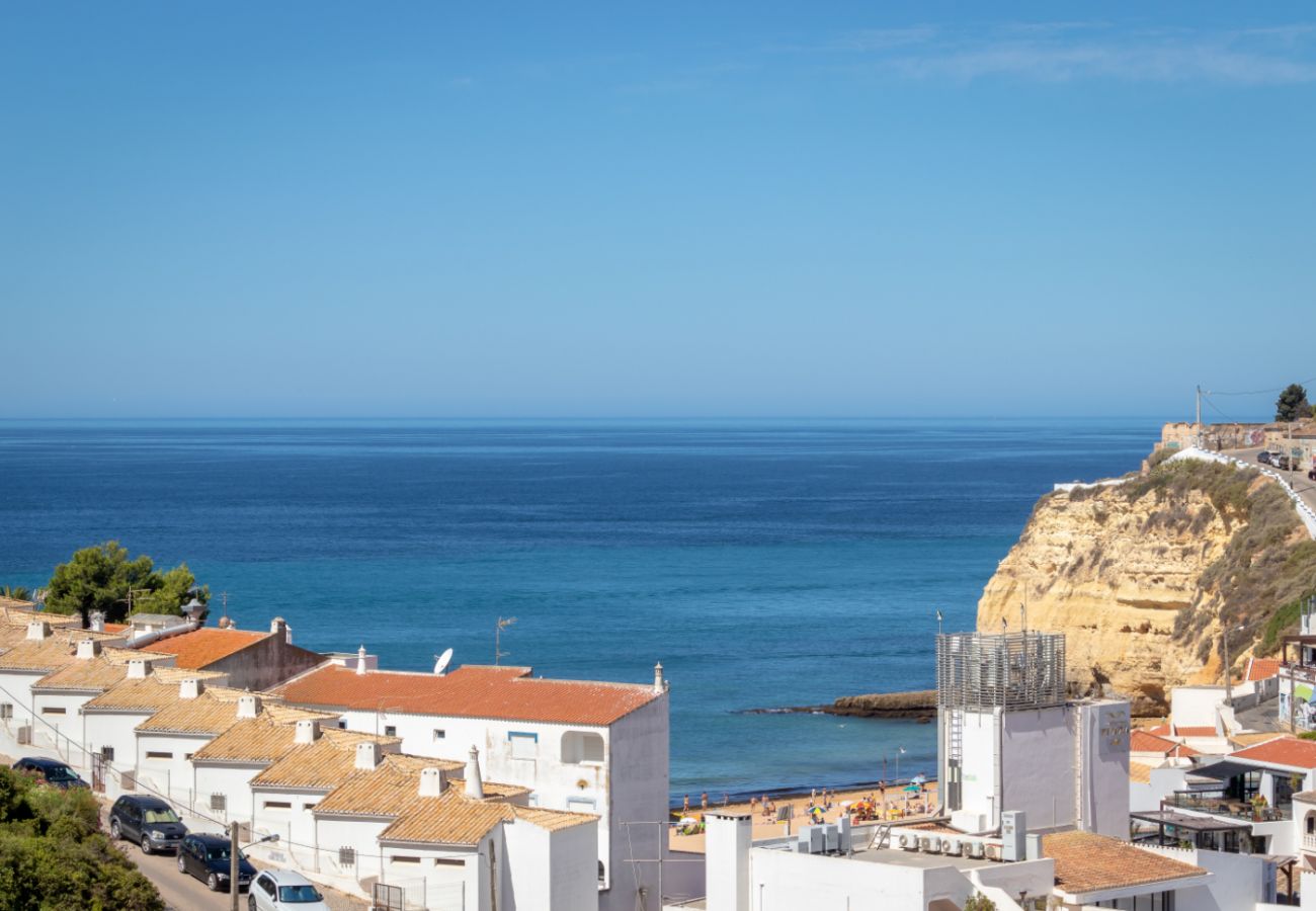 House in Carvoeiro - Casa Monsoria - sea views, private pool, walking distance to beach & town centre