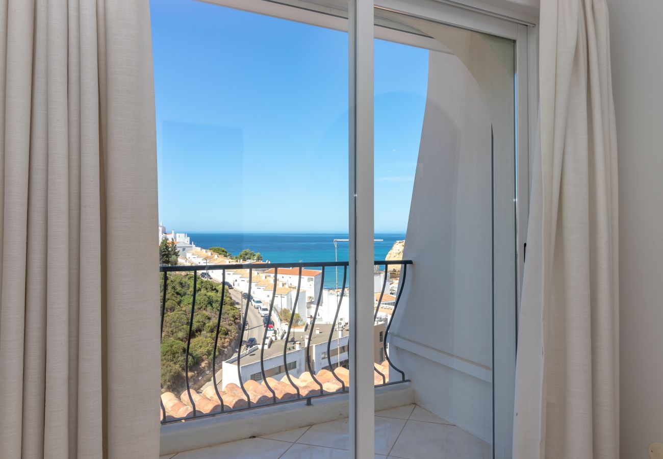 House in Carvoeiro - Casa Monsoria - sea views, private pool, walking distance to beach & town centre