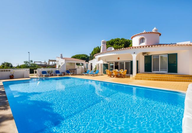 Villa in Carvoeiro - Casa Cúpula - Heated swimming pool, just 700m from golf course & clubhouse