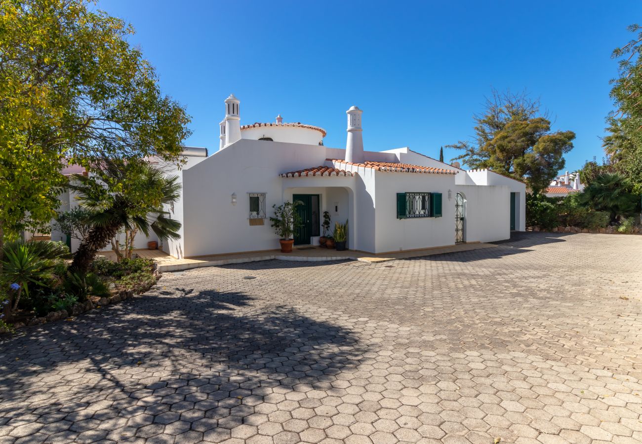 House in Carvoeiro - Casa do Farol - Private pool. walking distance from beach & golf course