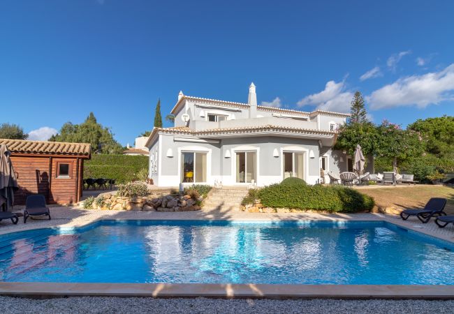 Villa in Carvoeiro - Villa Tranquila - Private swimming pool & stunning gardens, in Presa de Moura