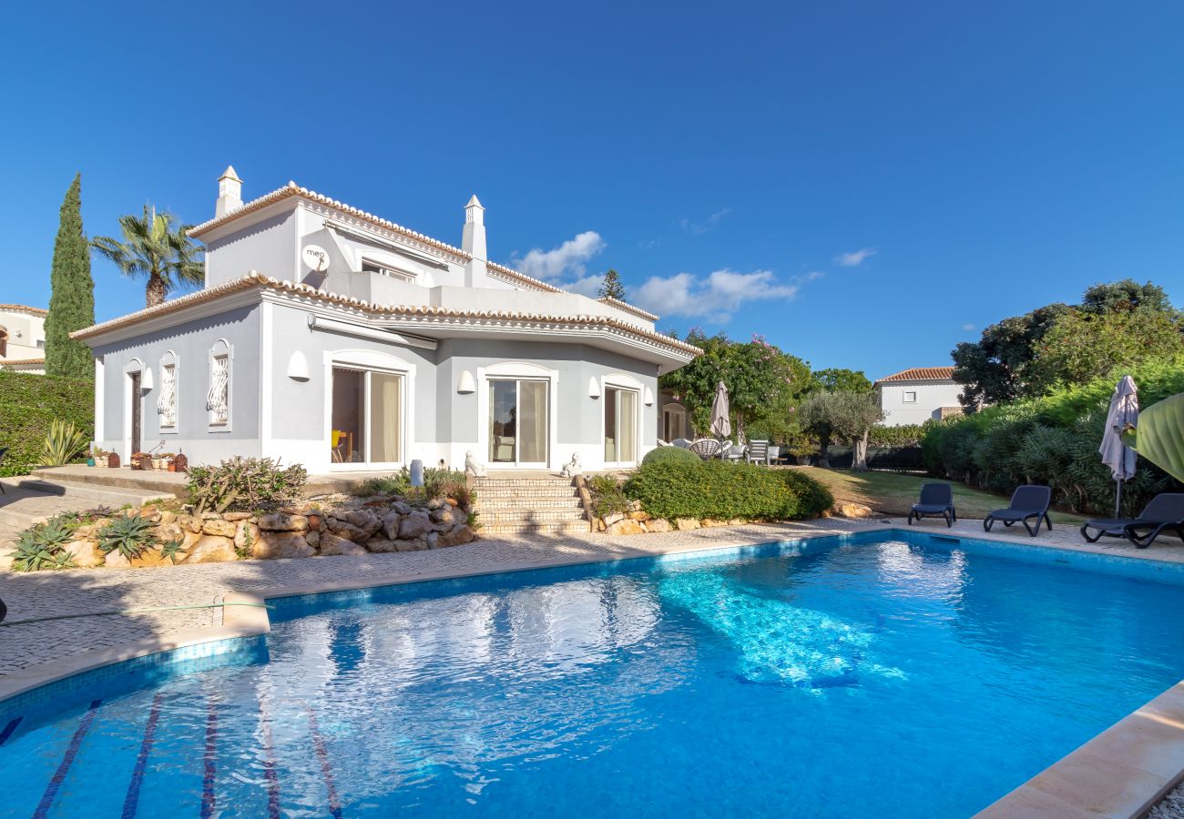 Villa in Carvoeiro - Villa Tranquila - Private swimming pool & stunning gardens, in Presa de Moura