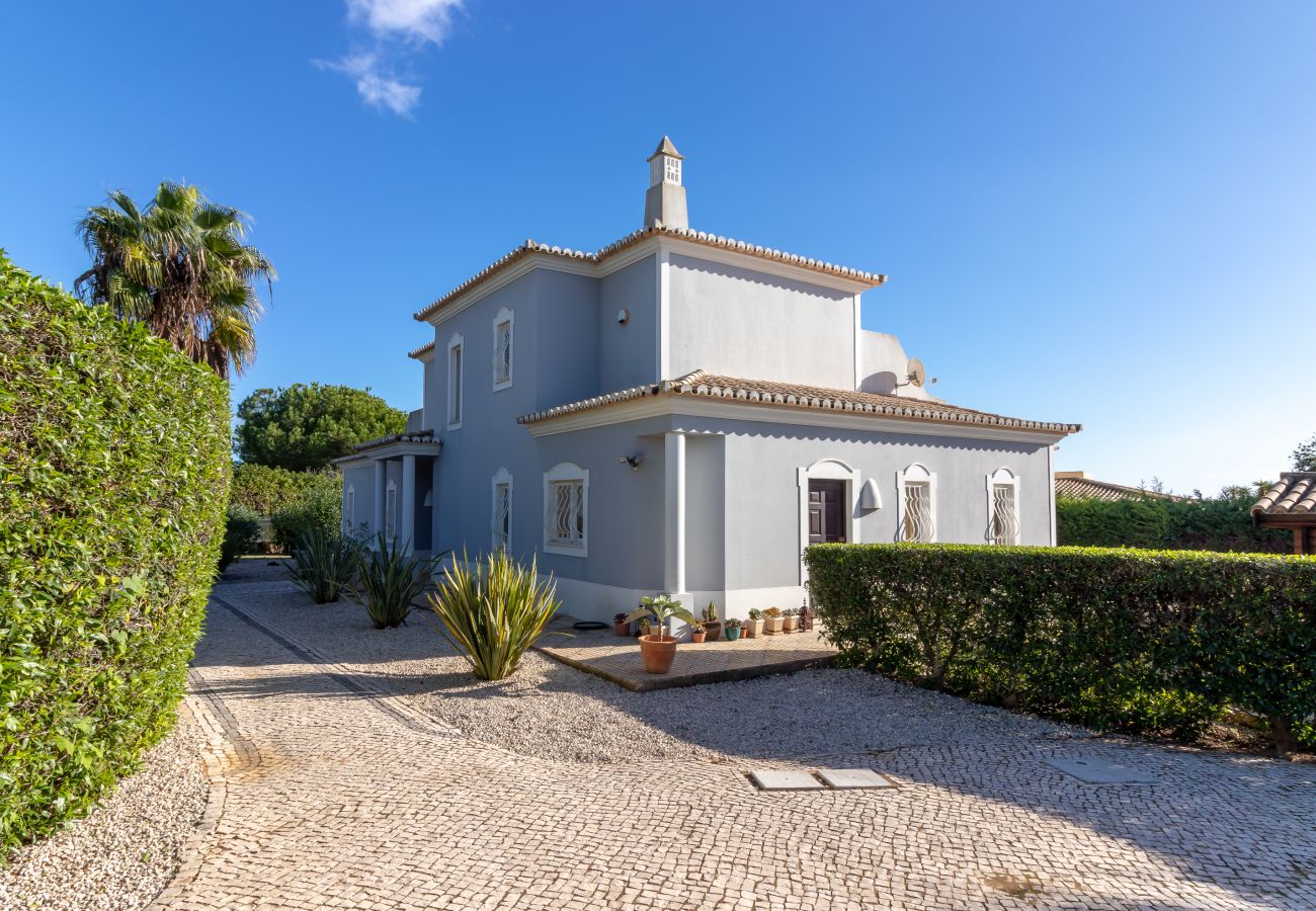 Villa in Carvoeiro - Villa Tranquila - Private swimming pool & stunning gardens, in Presa de Moura