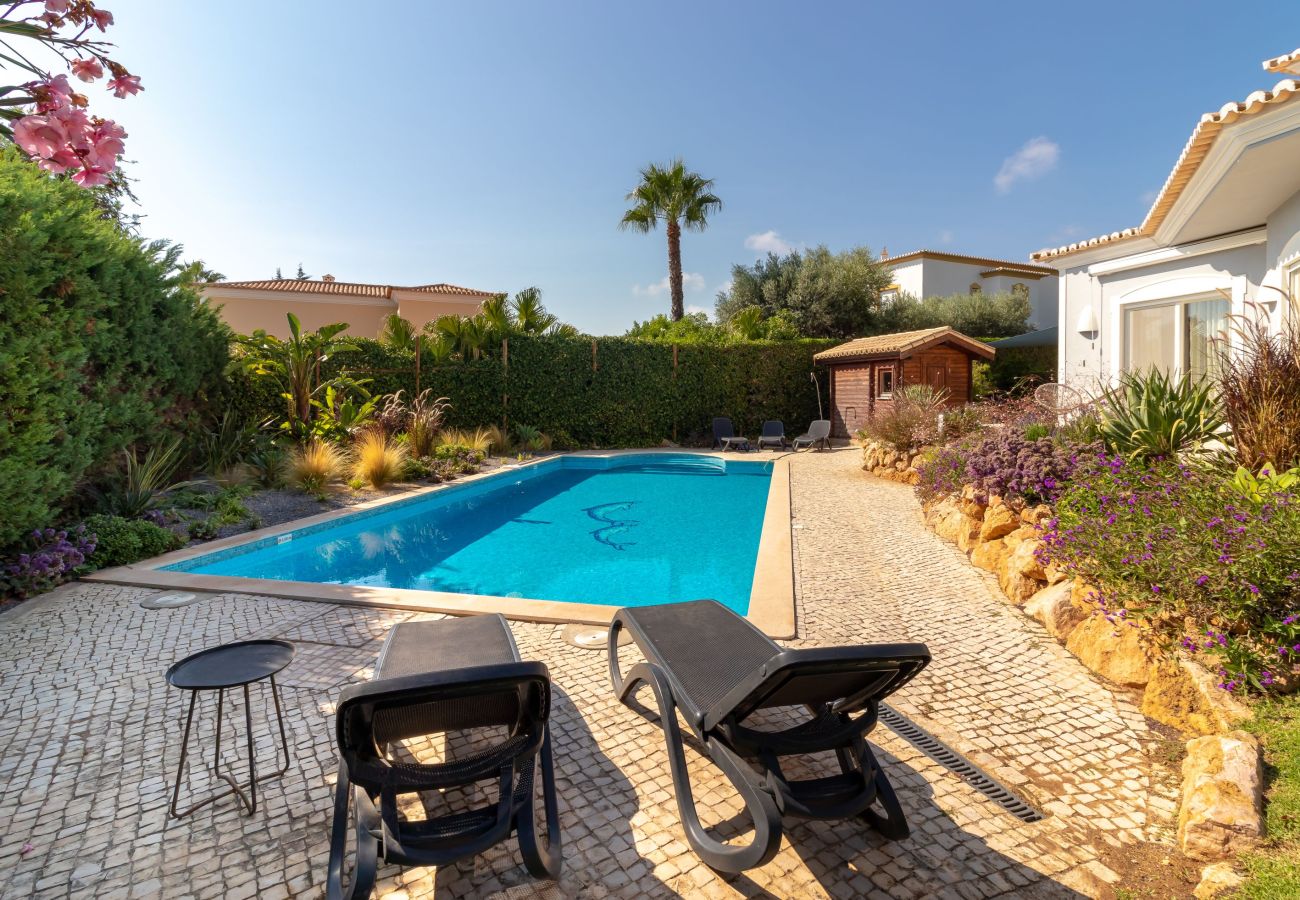 Villa in Carvoeiro - Villa Tranquila - Private swimming pool & stunning gardens, in Presa de Moura