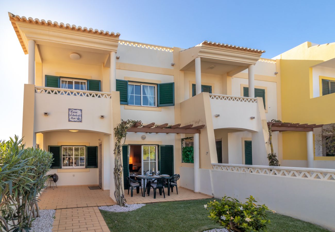 Townhouse in Benagil - Estrela do Mar - Sea views, communal pool and just 300 from beach 