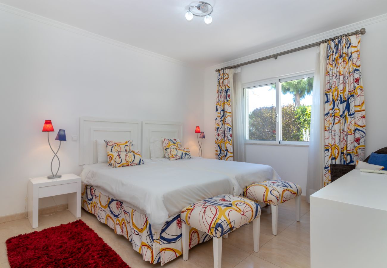 House in Carvoeiro - Casa Desa, - Heated swimming pool, walking distance to amenities