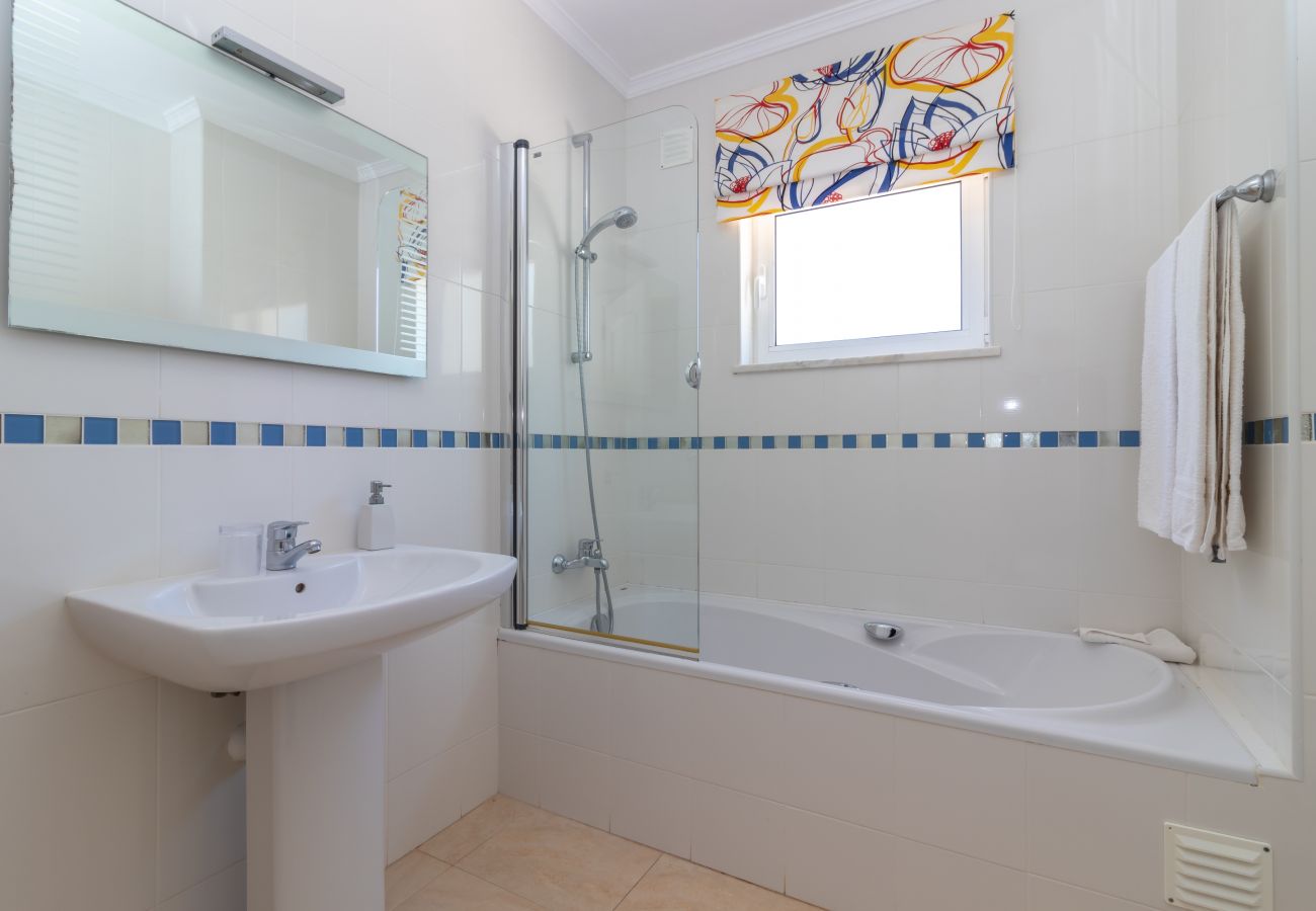 House in Carvoeiro - Casa Desa, - Heated swimming pool, walking distance to amenities