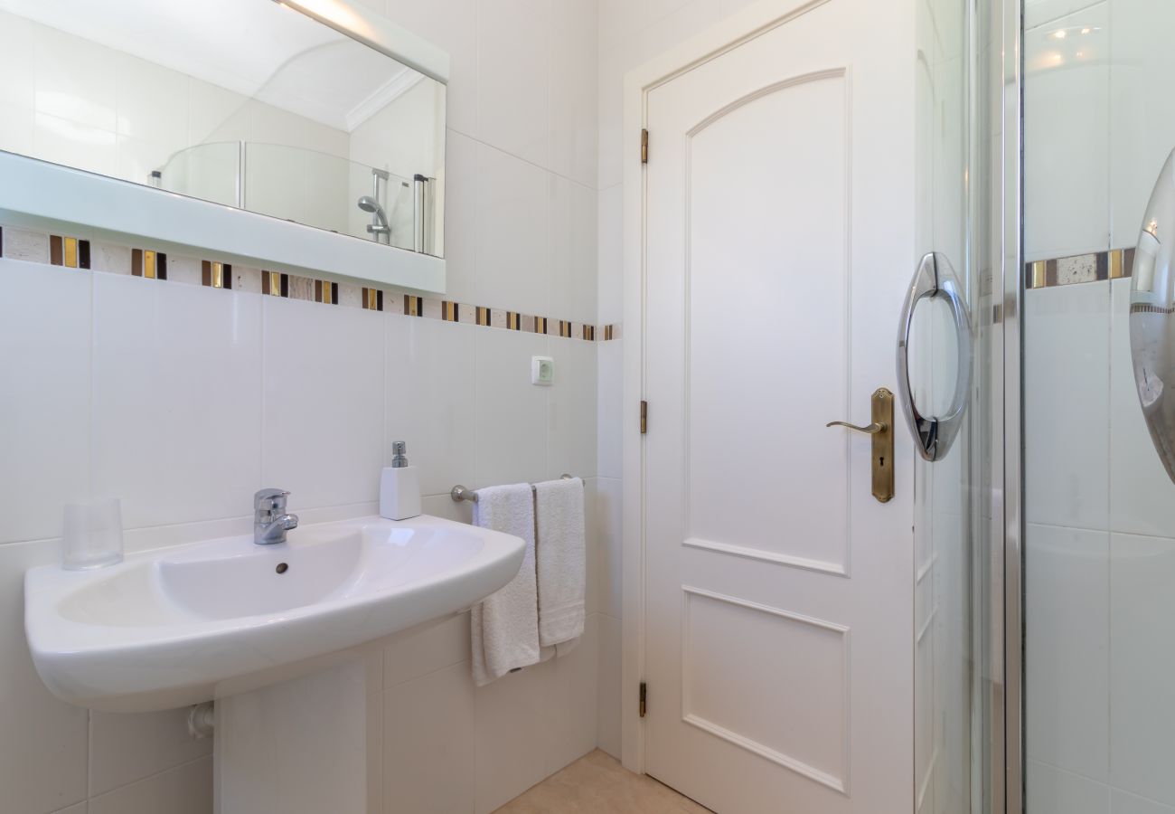 House in Carvoeiro - Casa Desa, - Heated swimming pool, walking distance to amenities