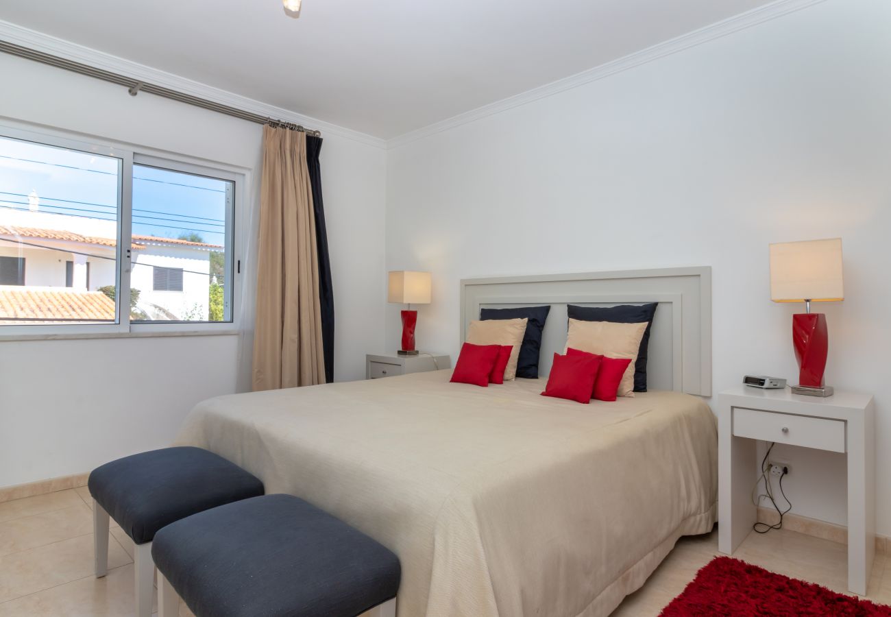 House in Carvoeiro - Casa Desa, - Heated swimming pool, walking distance to amenities