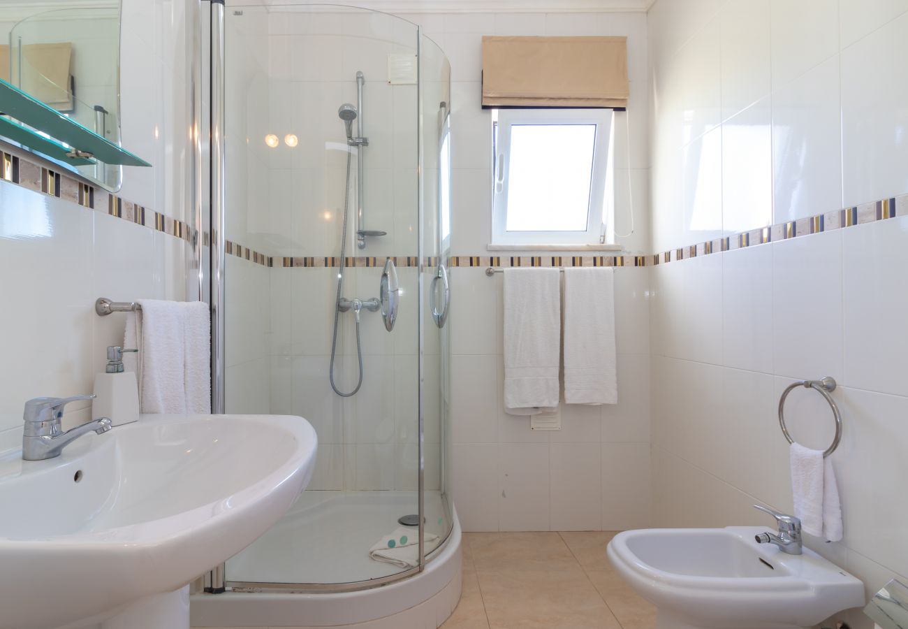 House in Carvoeiro - Casa Desa, - Heated swimming pool, walking distance to amenities