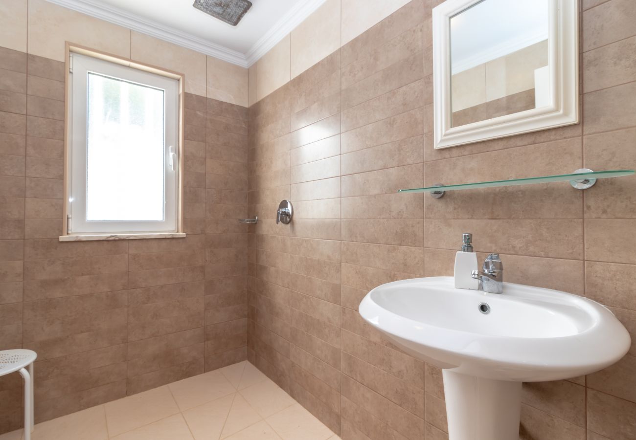 House in Carvoeiro - Casa Desa, - Heated swimming pool, walking distance to amenities