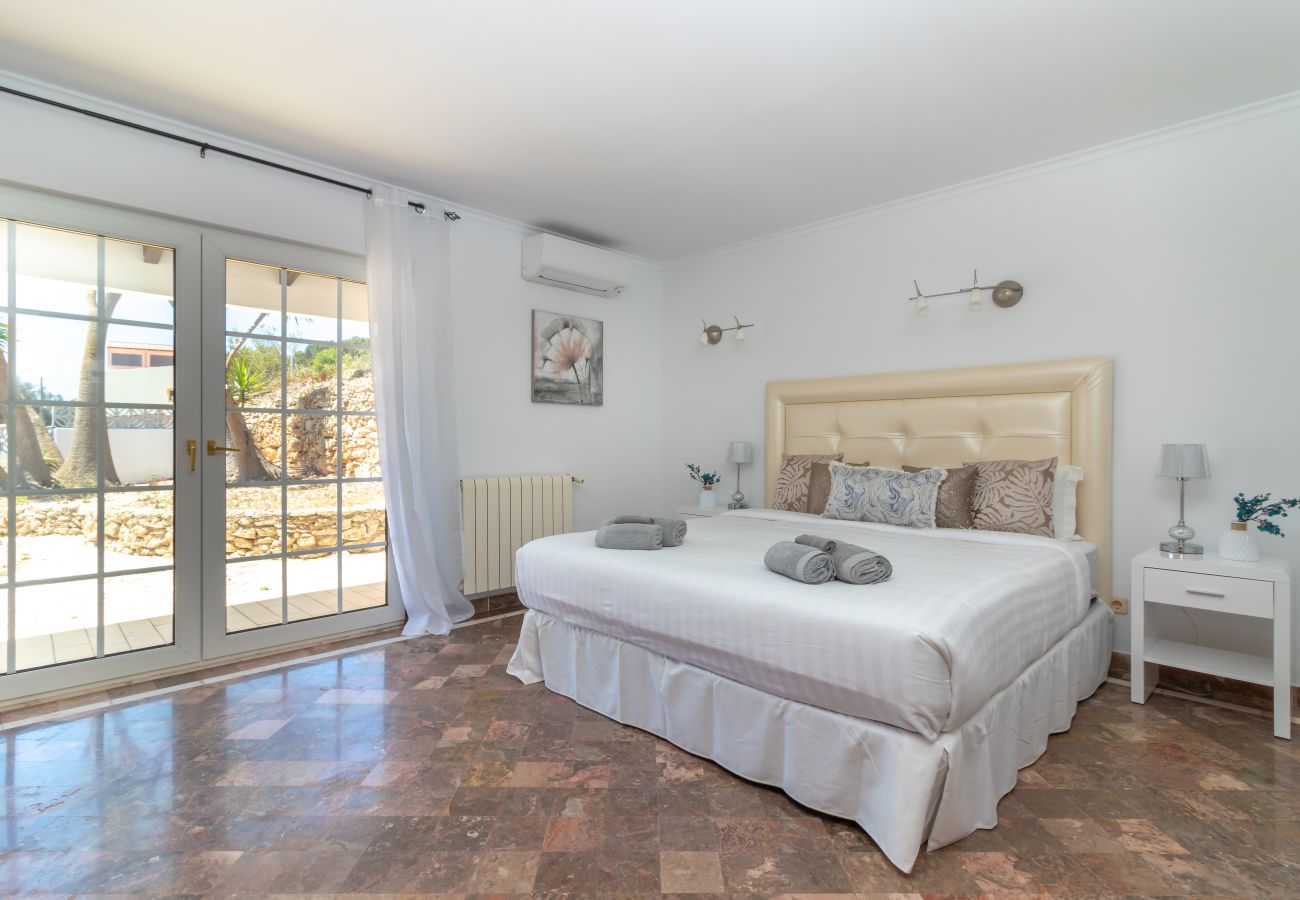 Villa in Carvoeiro - Casa da Saudade - Heated swimming pool, walking distance to town and beach