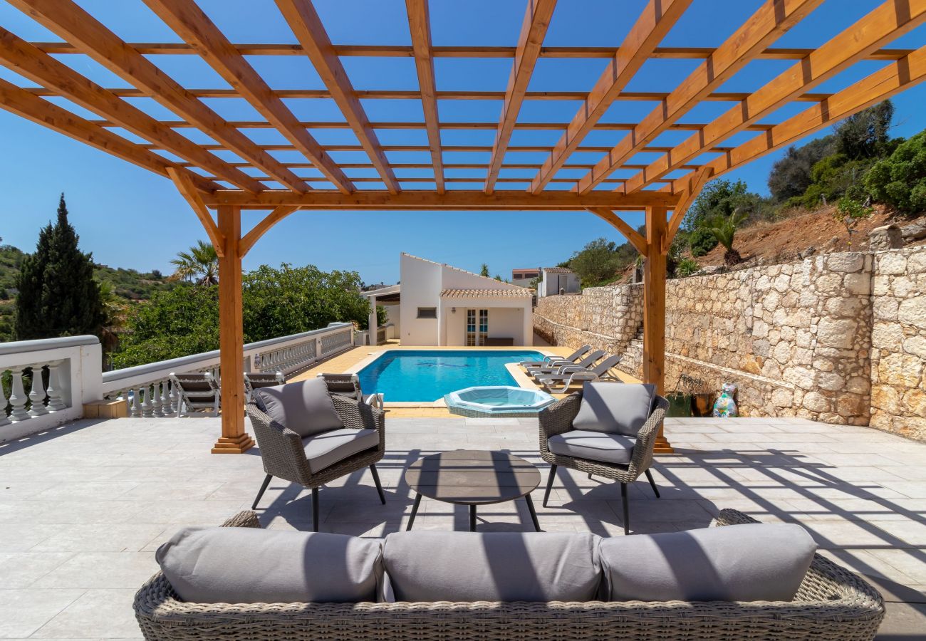 Villa in Carvoeiro - Casa da Saudade - Heated swimming pool, walking distance to town and beach