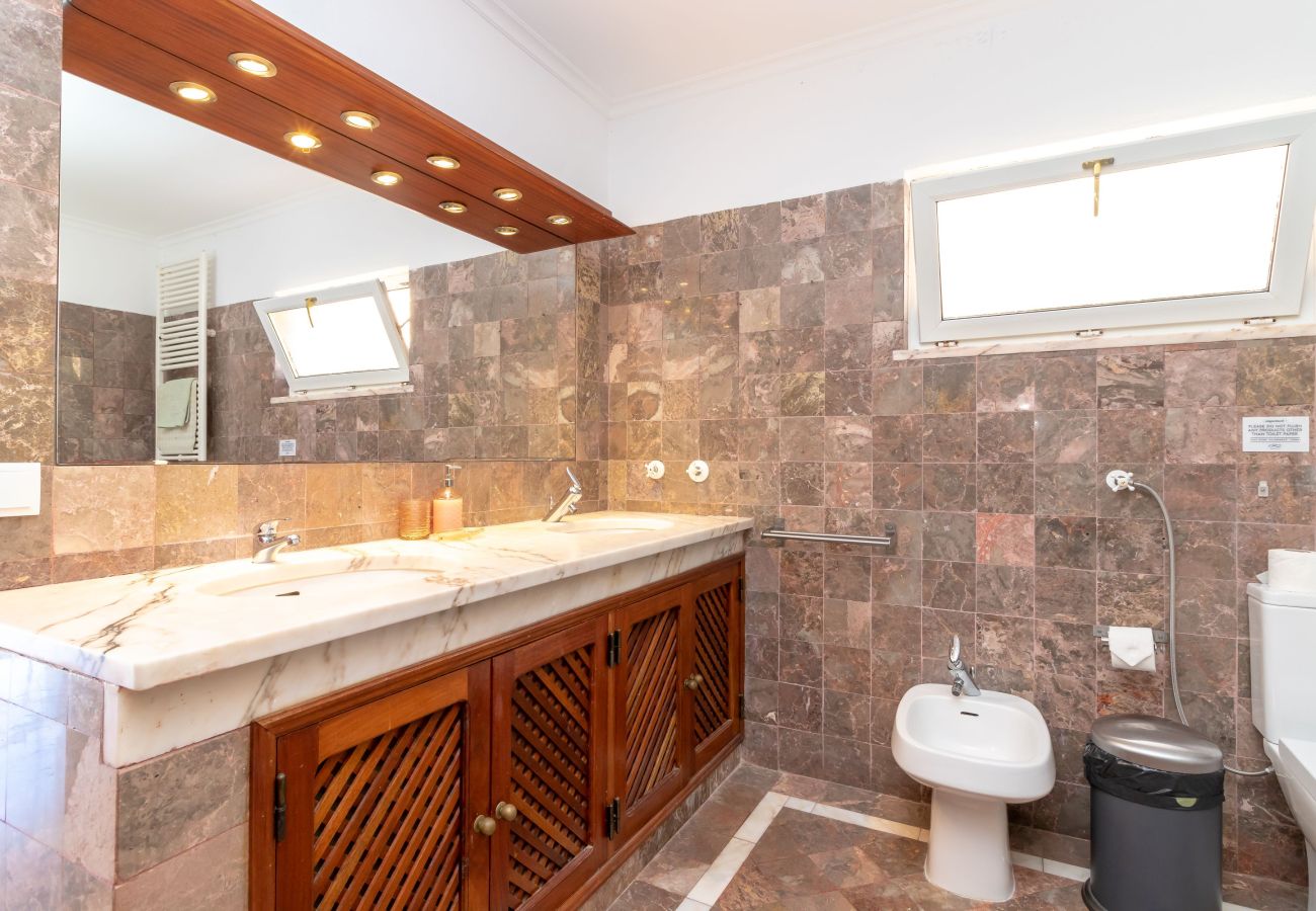 Villa in Carvoeiro - Casa da Saudade - Heated swimming pool, walking distance to town and beach