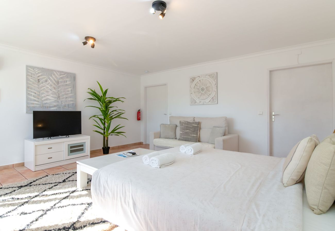 Villa in Carvoeiro - Casa da Saudade - Heated swimming pool, walking distance to town and beach