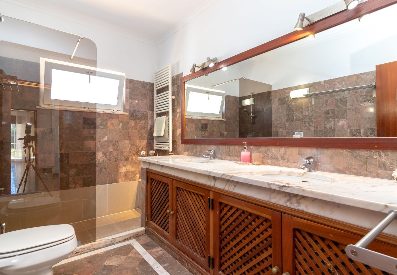 Villa in Carvoeiro - Casa da Saudade - Heated swimming pool, walking distance to town and beach