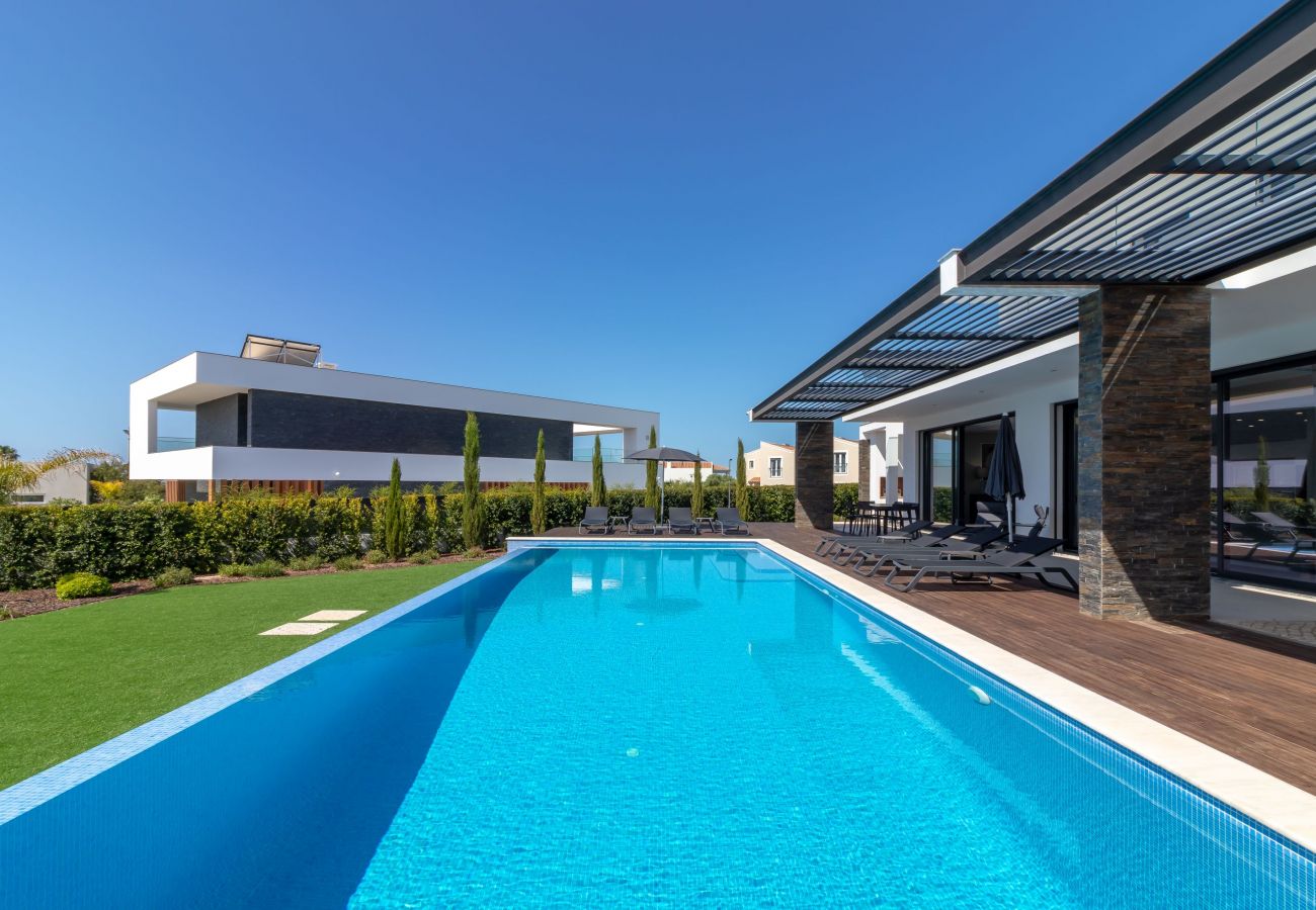 Villa in Carvoeiro - Vivenda Boa Vida - Luxury villa, heated infinity pool, jacuzzi, 8 pax