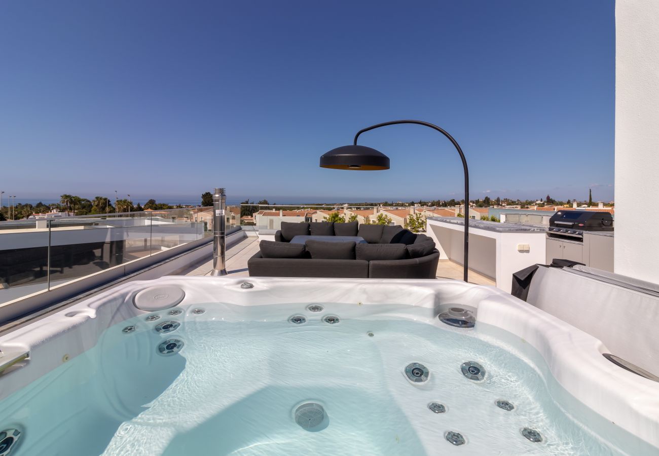 Villa in Carvoeiro - Vivenda Boa Vida - Luxury villa, heated infinity pool, jacuzzi, 8 pax