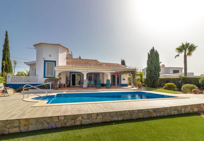 Villa in Lagoa - Casa Esperança - Private heated pool, 5 minute drive from beaches & town