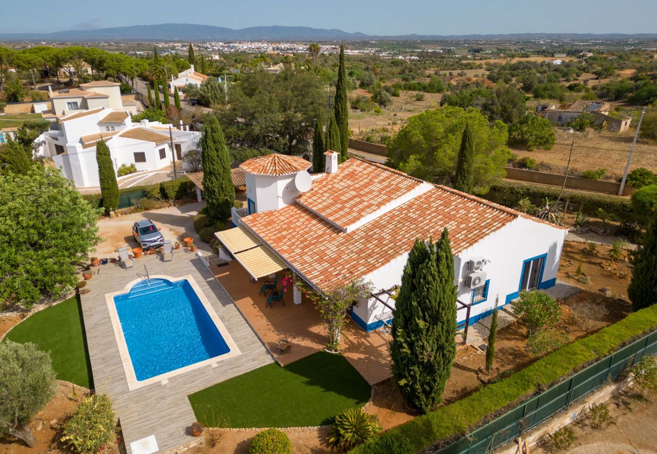 Villa in Lagoa - Casa Esperança - Private heated pool, 5 minute drive from beaches & town