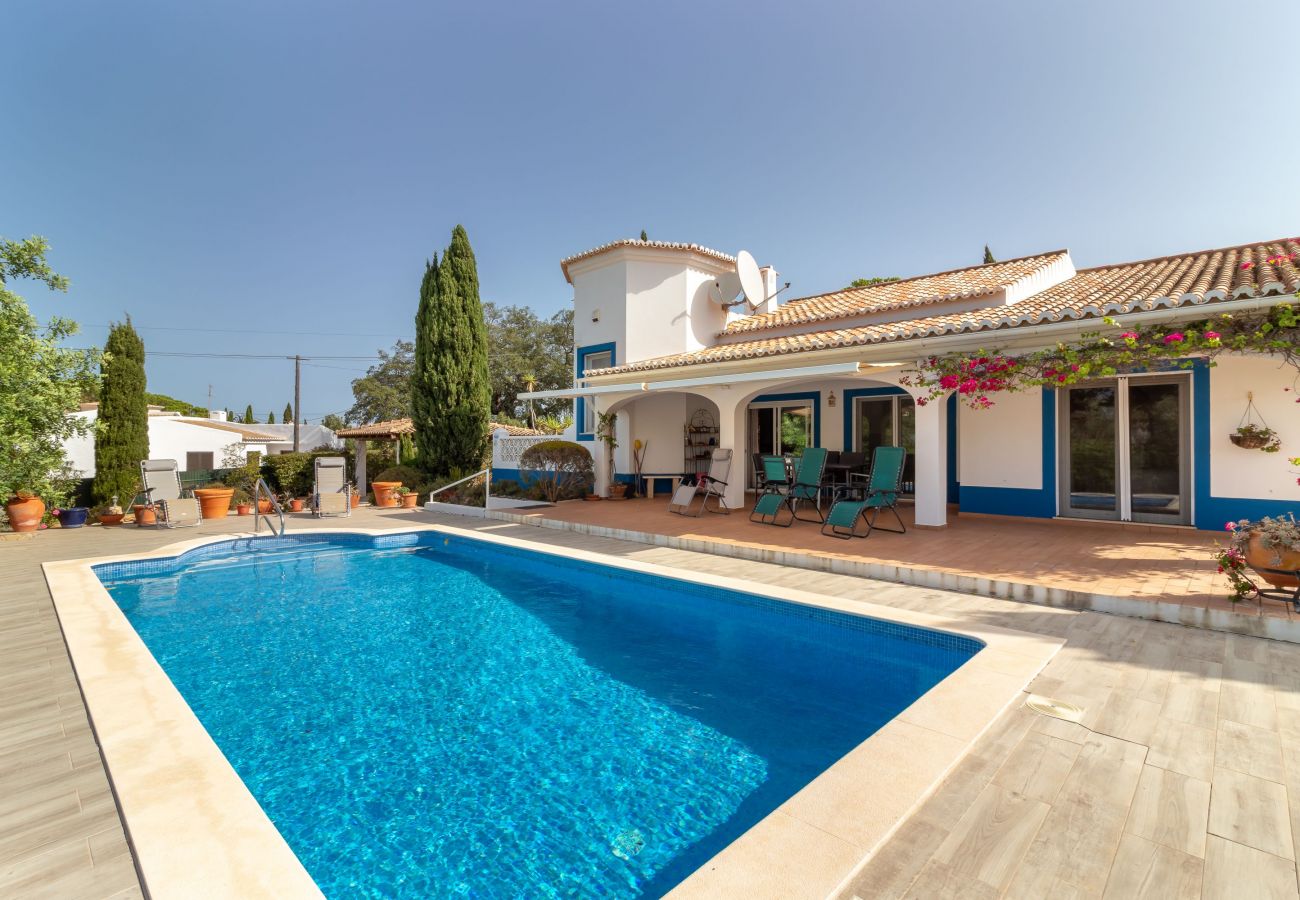 Villa in Lagoa - Casa Esperança - Private heated pool, 5 minute drive from beaches & town