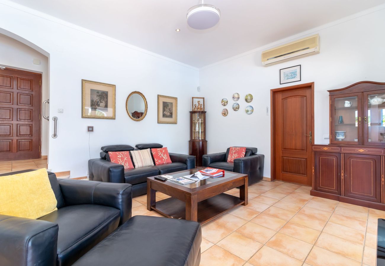 Villa in Lagoa - Casa Esperança - Private heated pool, 5 minute drive from beaches & town