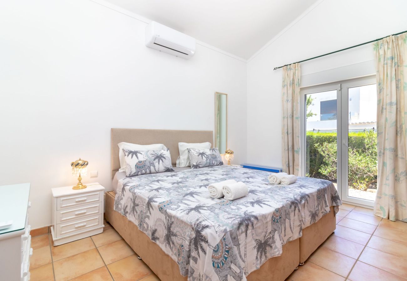 Villa in Lagoa - Casa Esperança - Private heated pool, 5 minute drive from beaches & town