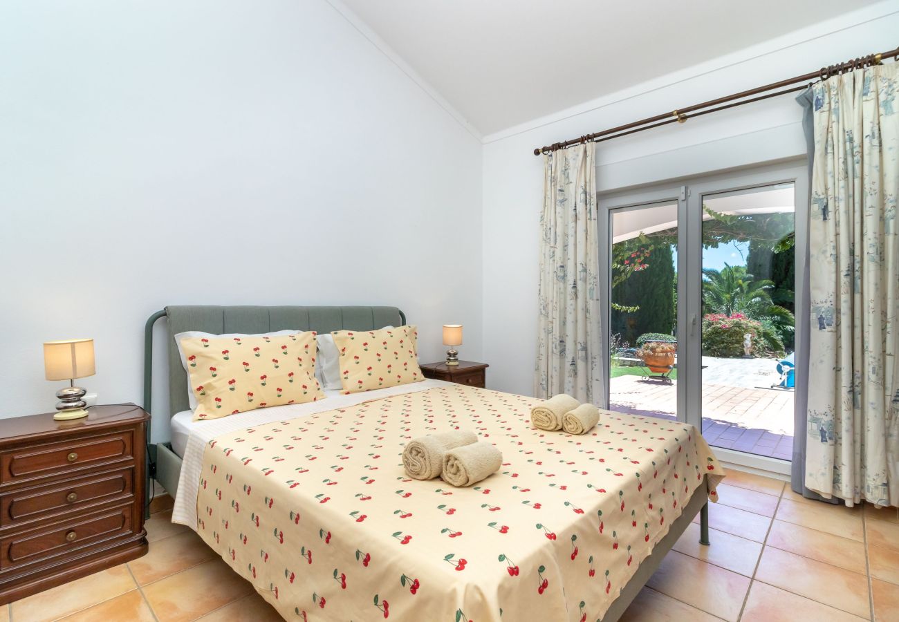 Villa in Lagoa - Casa Esperança - Private heated pool, 5 minute drive from beaches & town