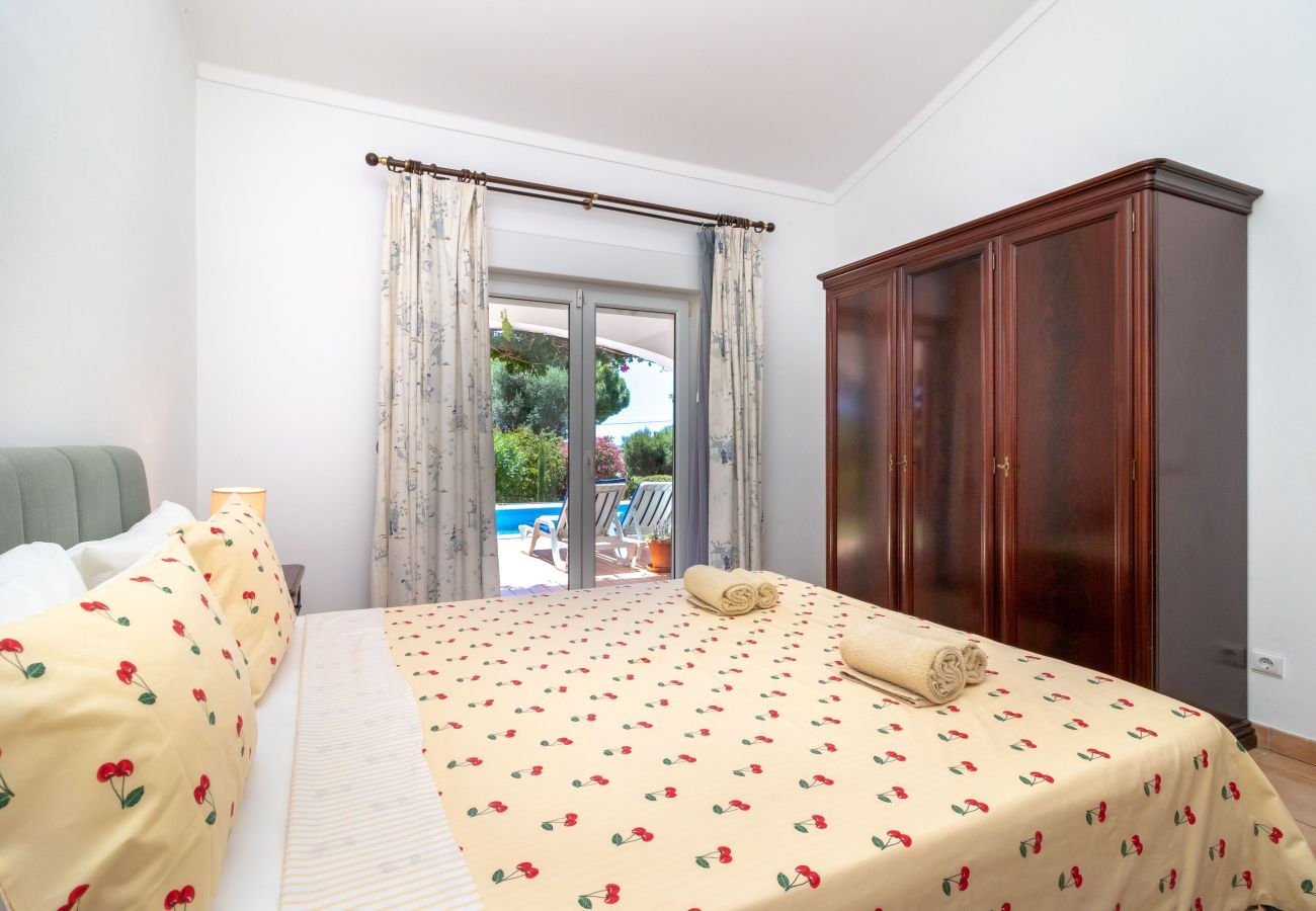Villa in Lagoa - Casa Esperança - Private heated pool, 5 minute drive from beaches & town