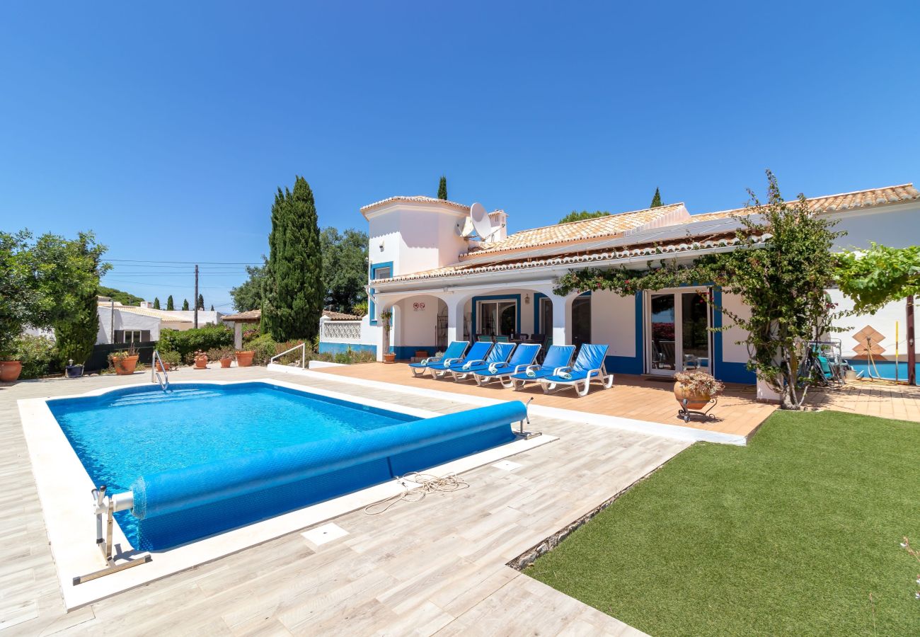 Villa in Lagoa - Casa Esperança - Private heated pool, 5 minute drive from beaches & town