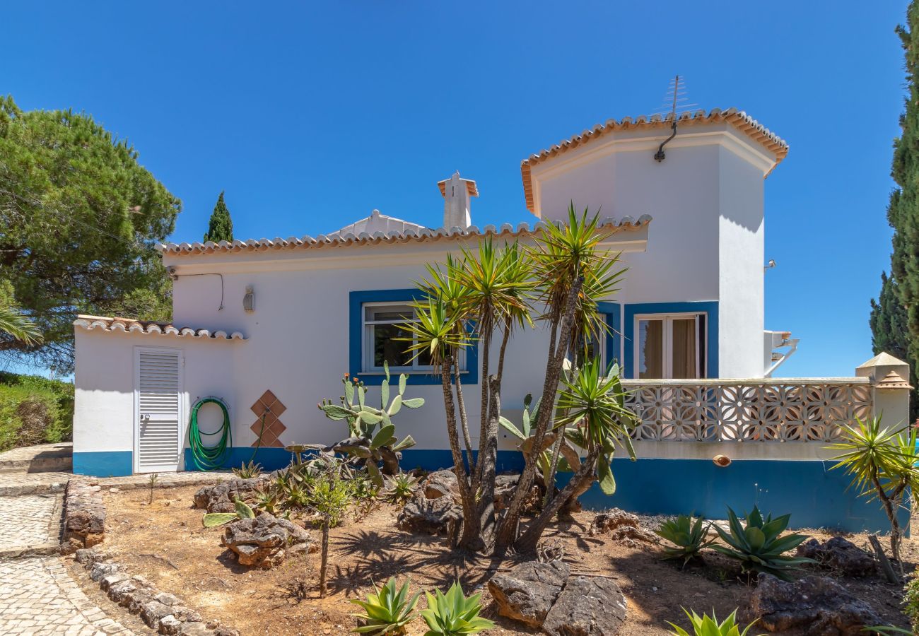 Villa in Lagoa - Casa Esperança - Private heated pool, 5 minute drive from beaches & town