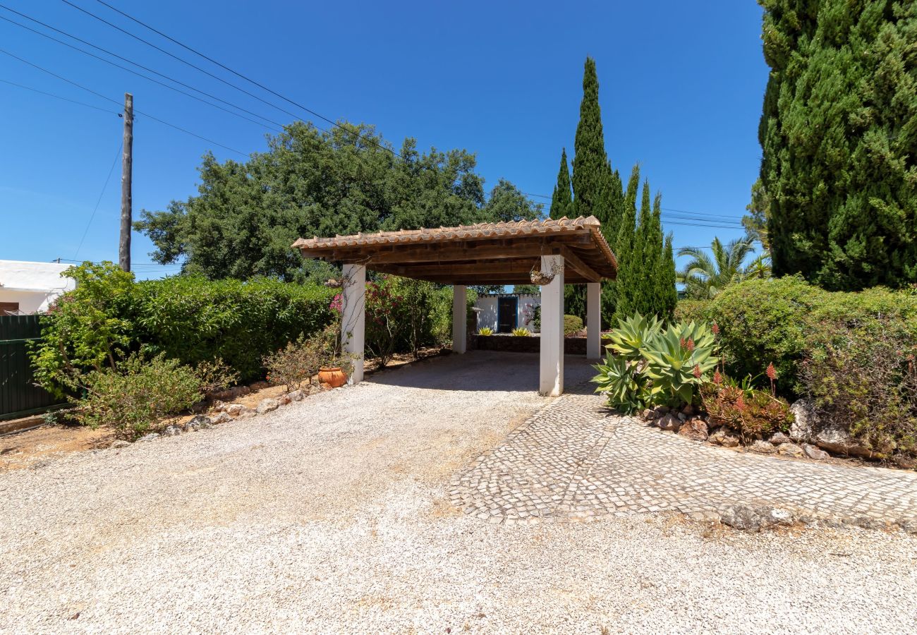 Villa in Lagoa - Casa Esperança - Private heated pool, 5 minute drive from beaches & town