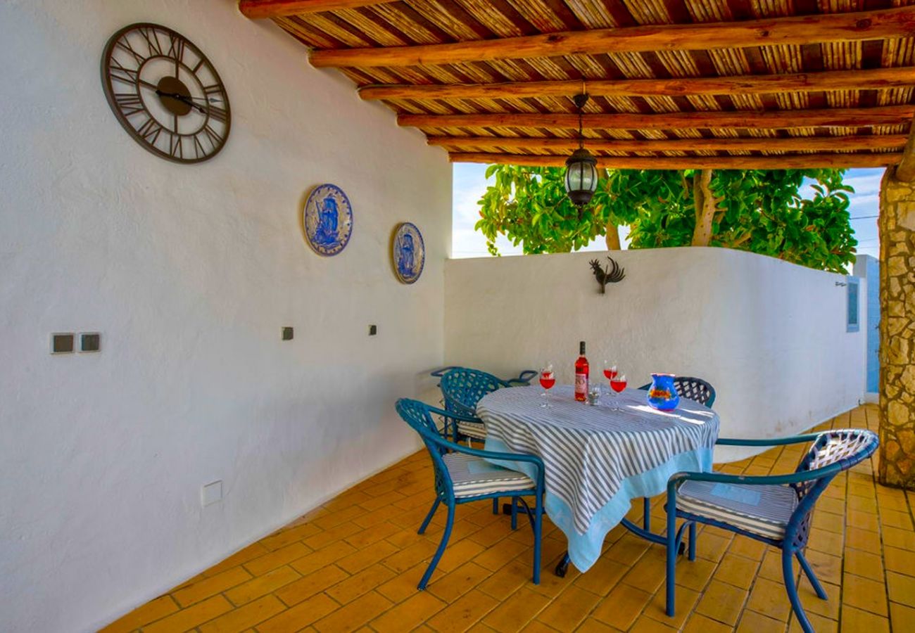 Villa in Carvoeiro - Casa Rosfra - 4 bed villa with heated pool and only 300m from the beach