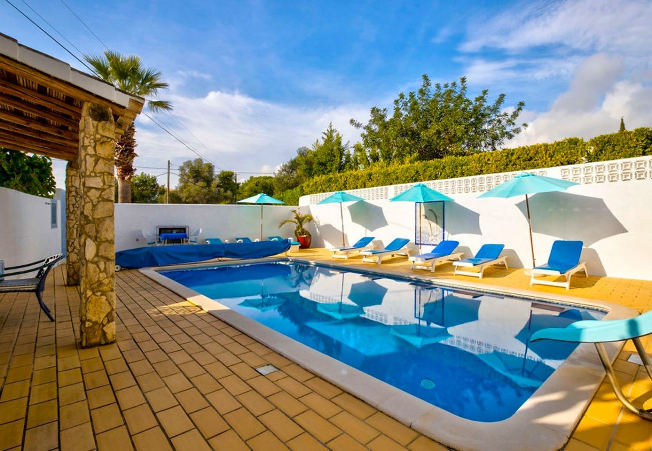 Villa in Carvoeiro - Casa Rosfra - 4 bed villa with heated pool and only 300m from the beach