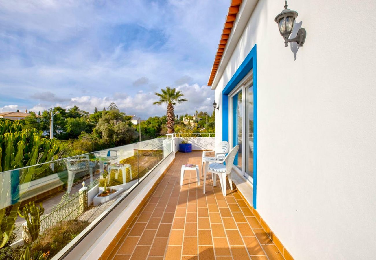 Villa in Carvoeiro - Casa Rosfra - 4 bed villa with heated pool and only 300m from the beach