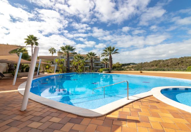 Townhouse in Carvoeiro - Casa Presa Da Moura - 2 bed house with sea views with communal pools and gym