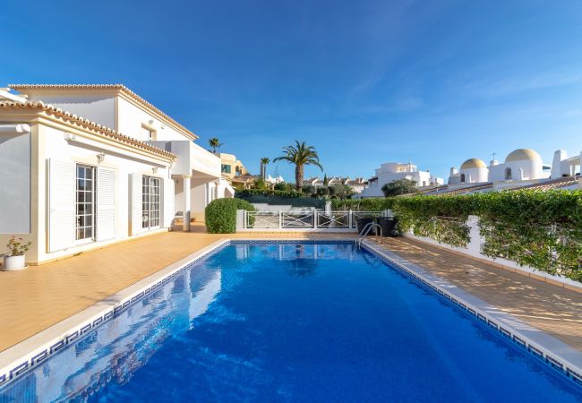 Villa in Carvoeiro - Casa Anton - Heated pool, sea views and only 1.5km from town and beach