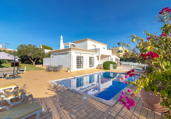 Villa in Carvoeiro - Casa Anton - Heated pool, sea views and only 1.5km from town and beach