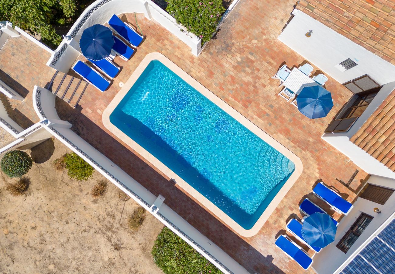 Villa in Carvoeiro - 4 Bed Villa With Pool & Tennis Court & Walking Distance to Town Centre