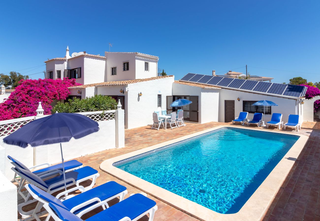 Villa in Carvoeiro - 4 Bed Villa With Pool & Tennis Court & Walking Distance to Town Centre