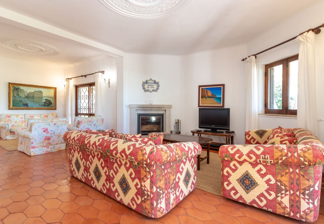 Villa in Carvoeiro - 4 Bed Villa With Pool & Tennis Court & Walking Distance to Town Centre