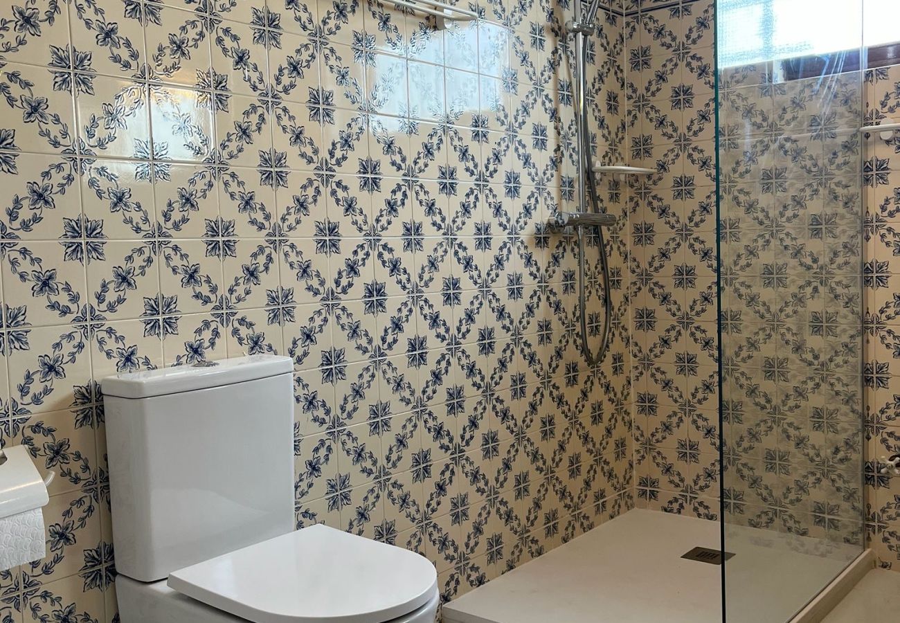 Villa in Carvoeiro - 4 Bed Villa With Pool & Tennis Court & Walking Distance to Town Centre