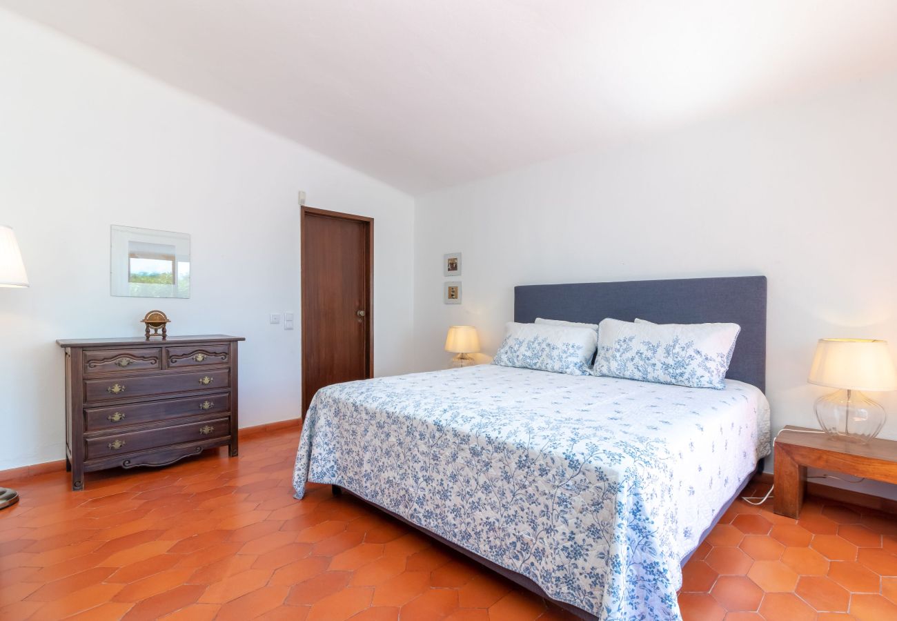 Villa in Carvoeiro - Villa With Pool, Tennis Court & Walking Distance to Town Centre