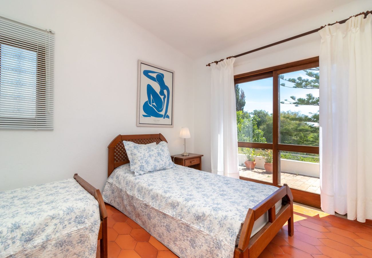 Villa in Carvoeiro - Villa With Pool, Tennis Court & Walking Distance to Town Centre