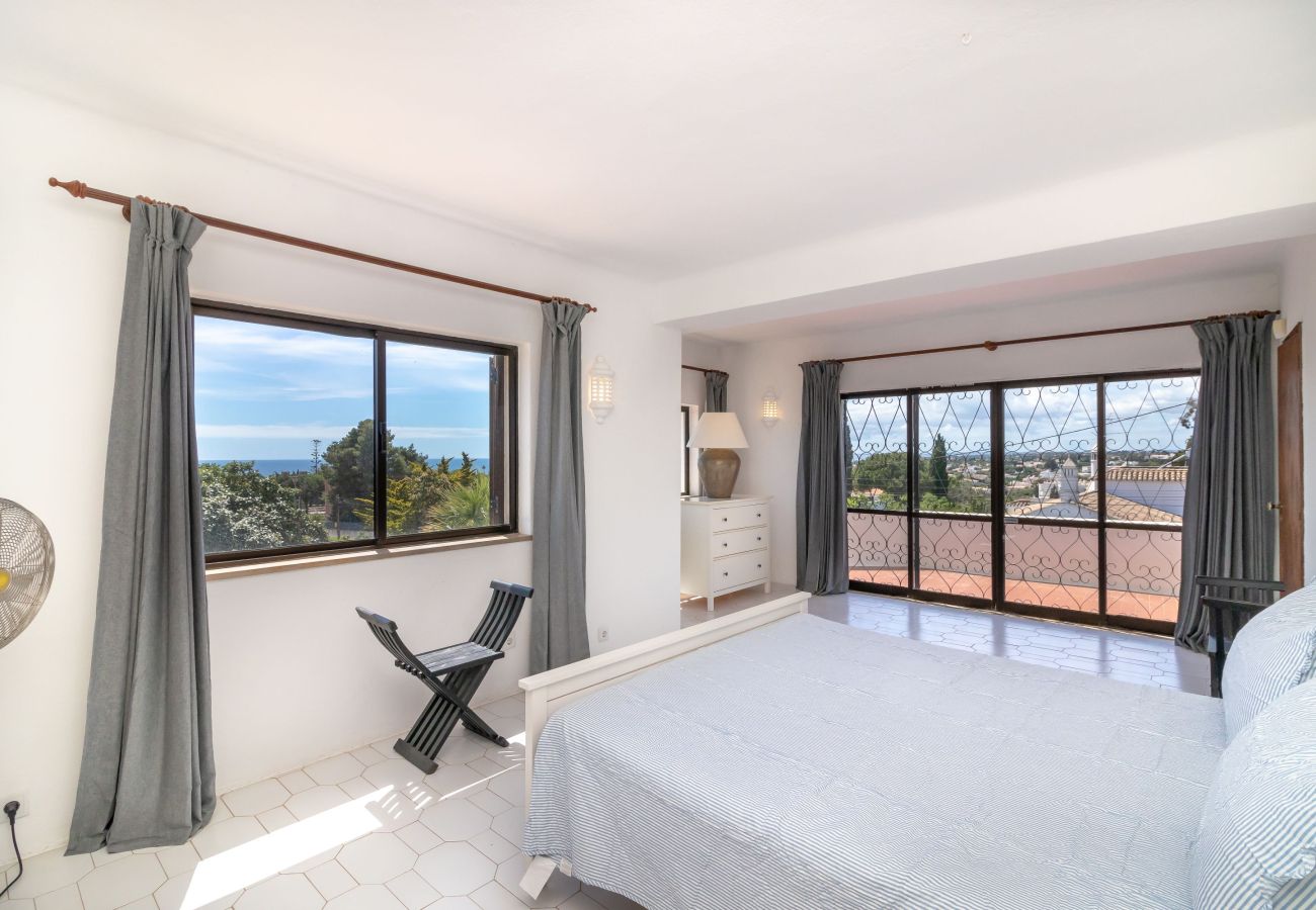 Villa in Carvoeiro - Villa With Pool, Tennis Court & Walking Distance to Town Centre