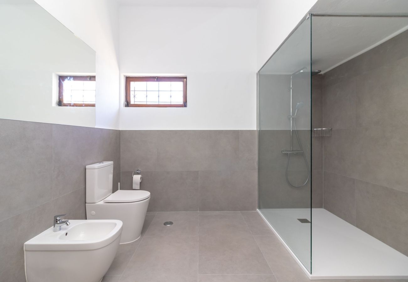 Villa in Carvoeiro - Villa With Pool, Tennis Court & Walking Distance to Town Centre